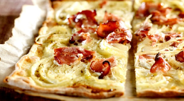 Recette de la véritable Tarte flambée alsacienne « Flammeküeche » 