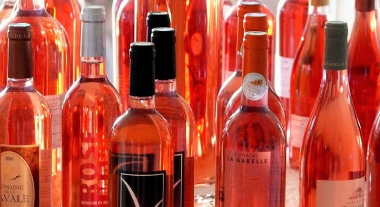 Avec l'arrivée des beaux jours, le rosé reste la star de l'été et de l'apéro